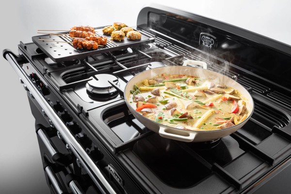 RS17582_Classic Deluxe 100 Dual Fuel hob with Thai curry and griddle with chicken skewers and fish_veggie cakes-original.jpg