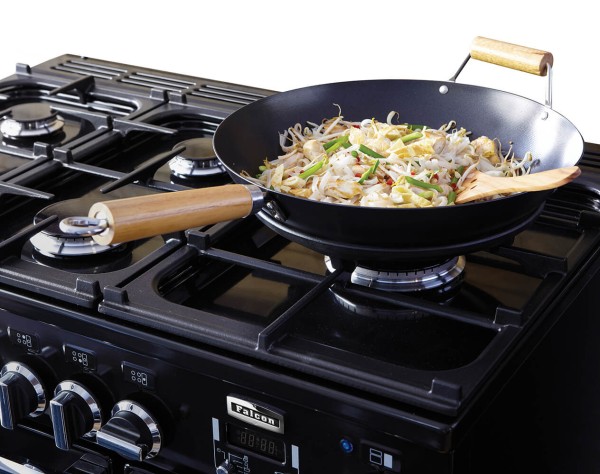 RS17774_10963 Falcon Professional Deluxe 90 gas hob with wok with chicken and vegetable stir-fry-original.jpg