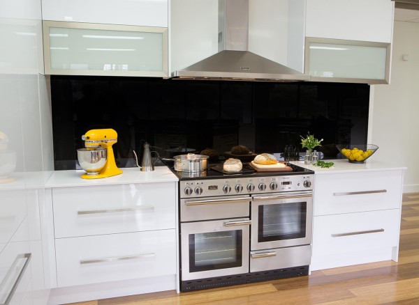 RS16265_Falcon Professional+ 110 Induction in Stainless Steel with Stainless Steel Falcon hood in modern white kitchen-original.jpg