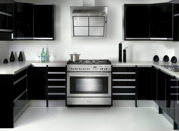 RS16322_Falcon Professional+FXP Dual_Fuel in Stainless Steel with chrome trim in gloss black kitchen-original.jpg