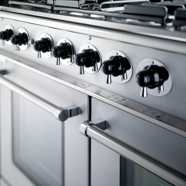 RS17758_Continental 1092 Dual Fuel fascia and ovens close-up-original.jpg