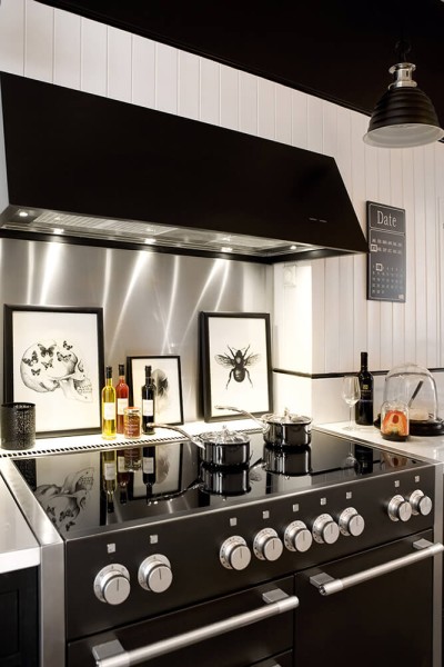 RS16835_Mercury 1200 Induction in Black with polished stainless steel trim-2-CREDIT Annette and Christian Photography-original.jpg