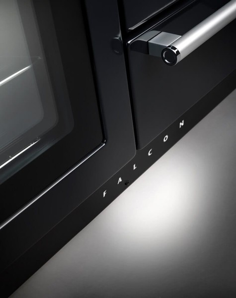 RS17691_Falcon_Nexus_Plinth-original.jpg