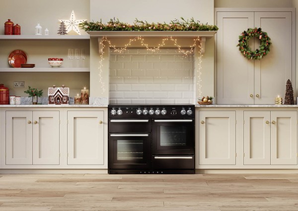 RS16759_Falcon Nexus 110 Induction, Black with satin chrome trim+Christmas theme-original.jpg