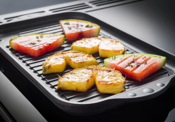 RS17715_Induction griddle with pineapple and melon-original.jpg