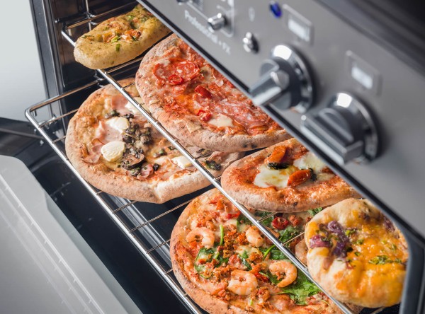 RS17628_Pizza 02-original.jpg
